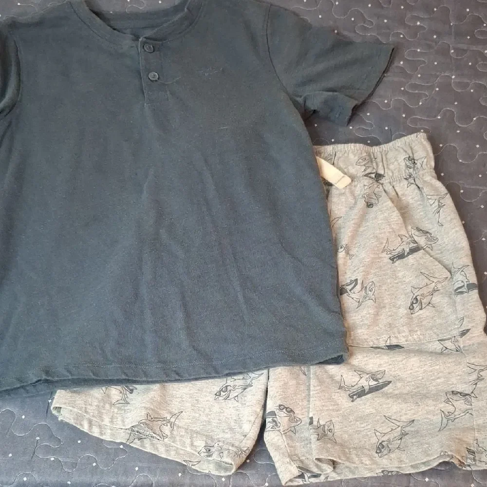 365 Kids from Garanimals Blue and Light Gray Sharks Short Set size 8